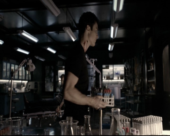 VampireDiariesWorld-dot-org_5x08DeadManOnCampus2233.jpg