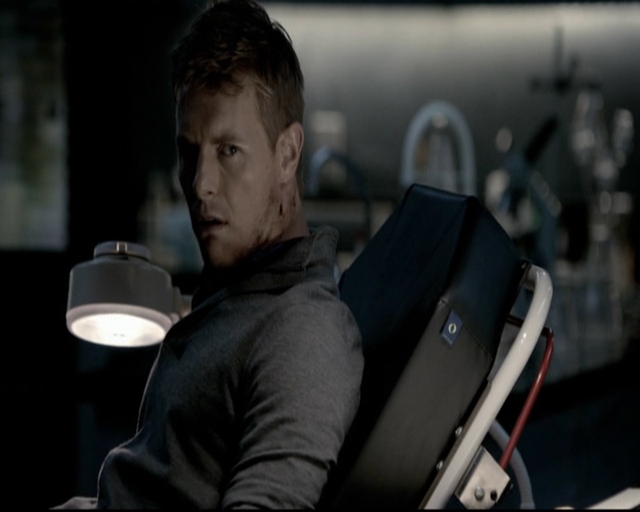 VampireDiariesWorld-dot-org_5x08DeadManOnCampus2236.jpg