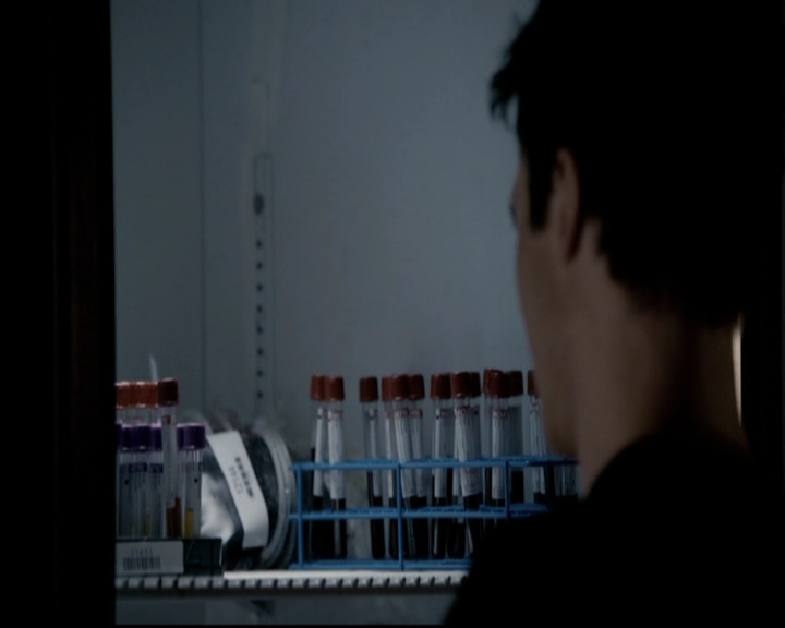 VampireDiariesWorld-dot-org_5x08DeadManOnCampus2238.jpg