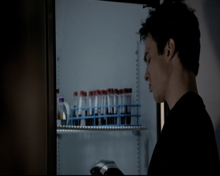 VampireDiariesWorld-dot-org_5x08DeadManOnCampus2241.jpg