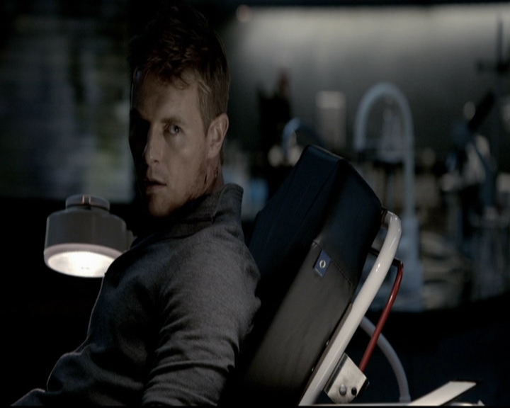 VampireDiariesWorld-dot-org_5x08DeadManOnCampus2245.jpg