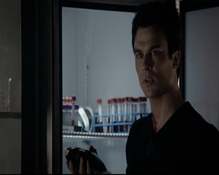 VampireDiariesWorld-dot-org_5x08DeadManOnCampus2248.jpg