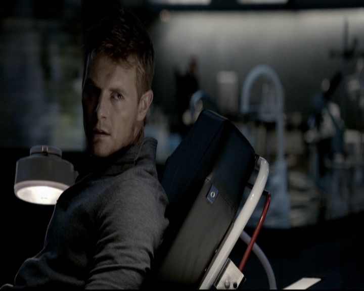 VampireDiariesWorld-dot-org_5x08DeadManOnCampus2251.jpg