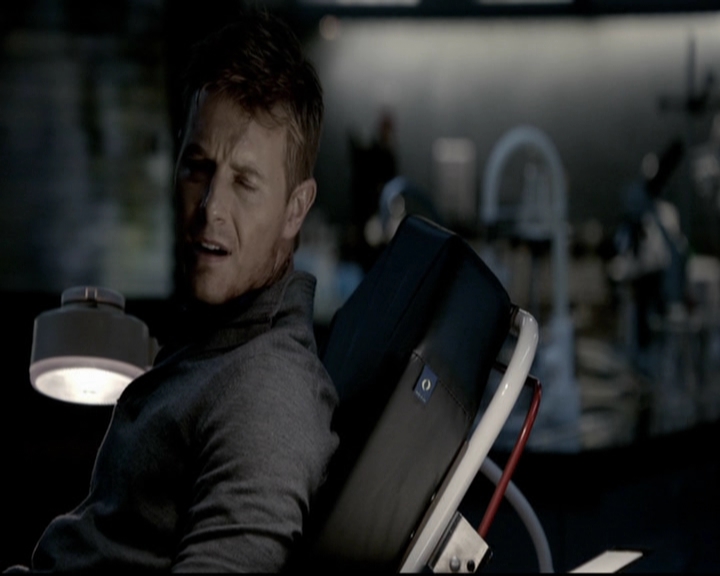 VampireDiariesWorld-dot-org_5x08DeadManOnCampus2252.jpg