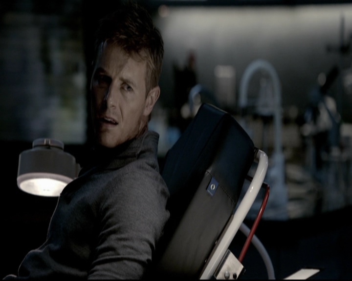 VampireDiariesWorld-dot-org_5x08DeadManOnCampus2253.jpg