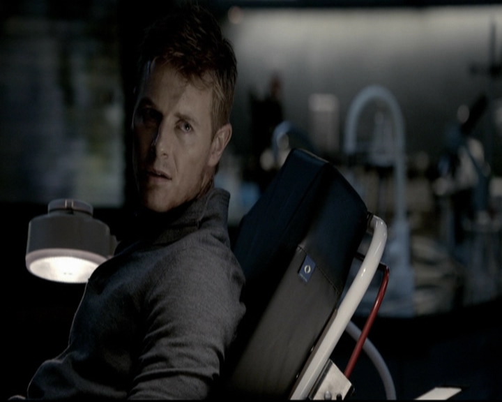 VampireDiariesWorld-dot-org_5x08DeadManOnCampus2254.jpg