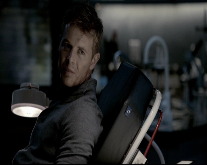VampireDiariesWorld-dot-org_5x08DeadManOnCampus2255.jpg