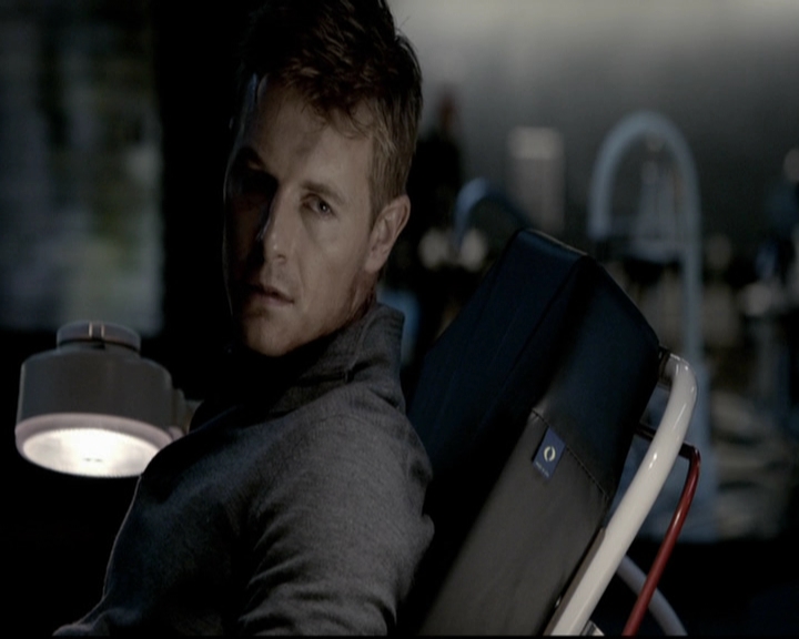 VampireDiariesWorld-dot-org_5x08DeadManOnCampus2266.jpg