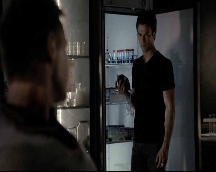 VampireDiariesWorld-dot-org_5x08DeadManOnCampus2270.jpg