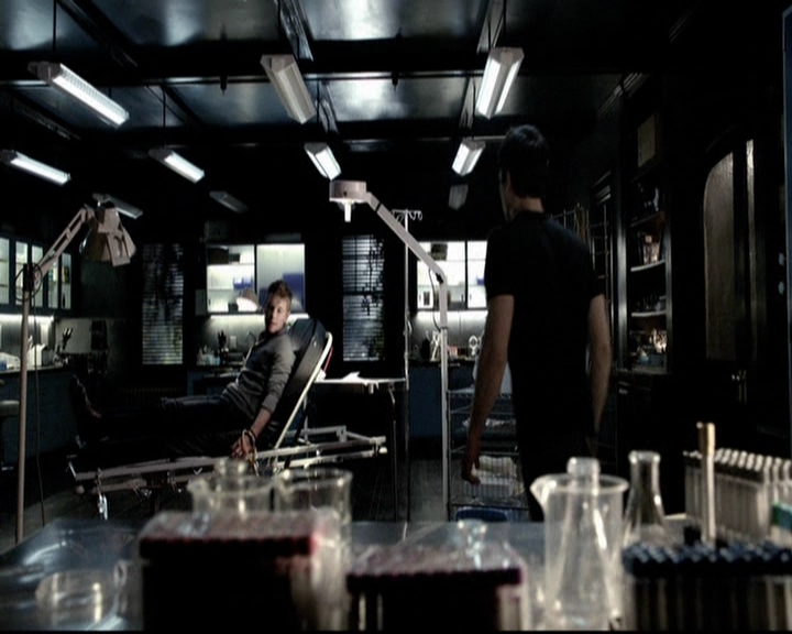 VampireDiariesWorld-dot-org_5x08DeadManOnCampus2274.jpg