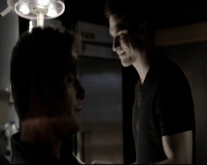 VampireDiariesWorld-dot-org_5x08DeadManOnCampus2276.jpg