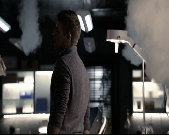 VampireDiariesWorld-dot-org_5x08DeadManOnCampus2284.jpg