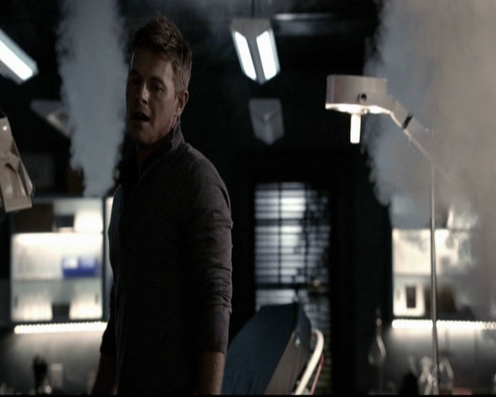 VampireDiariesWorld-dot-org_5x08DeadManOnCampus2285.jpg