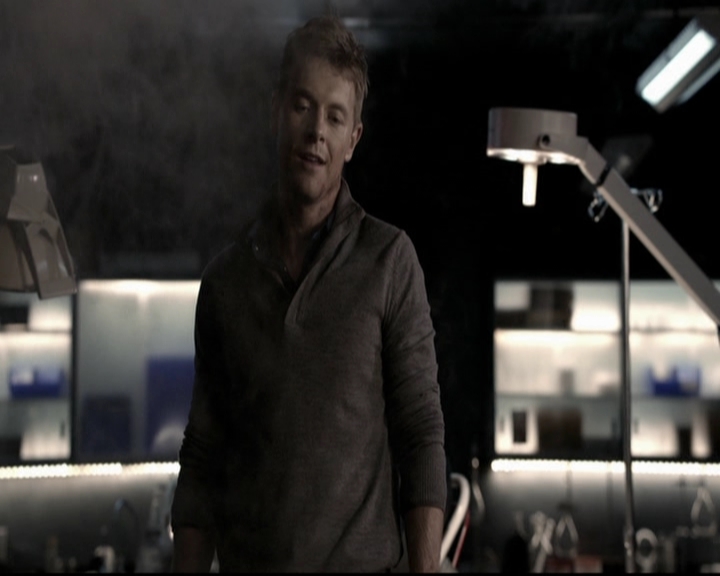 VampireDiariesWorld-dot-org_5x08DeadManOnCampus2288.jpg