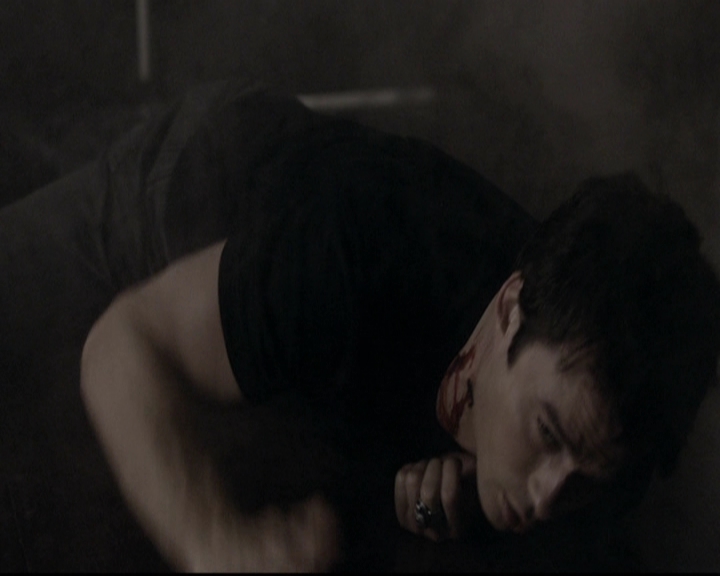 VampireDiariesWorld-dot-org_5x08DeadManOnCampus2292.jpg