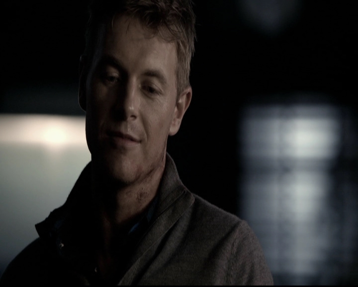 VampireDiariesWorld-dot-org_5x08DeadManOnCampus2293.jpg