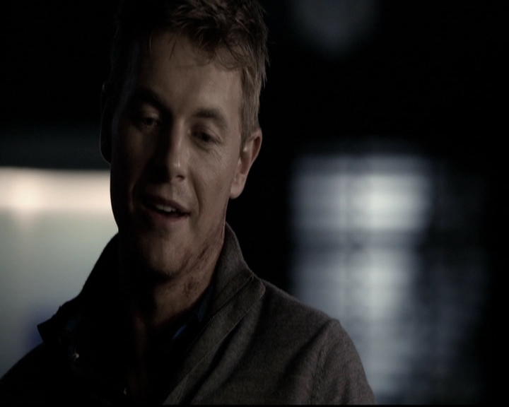 VampireDiariesWorld-dot-org_5x08DeadManOnCampus2294.jpg