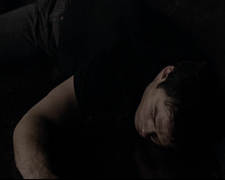 VampireDiariesWorld-dot-org_5x08DeadManOnCampus2296.jpg