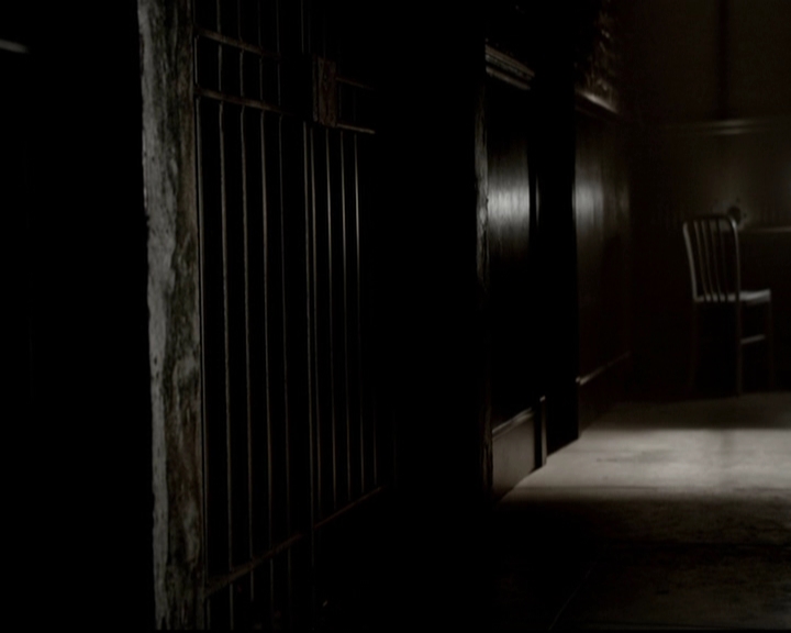 VampireDiariesWorld-dot-org_5x08DeadManOnCampus2303.jpg