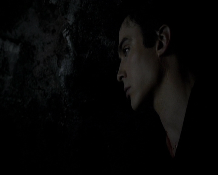 VampireDiariesWorld-dot-org_5x08DeadManOnCampus2307.jpg