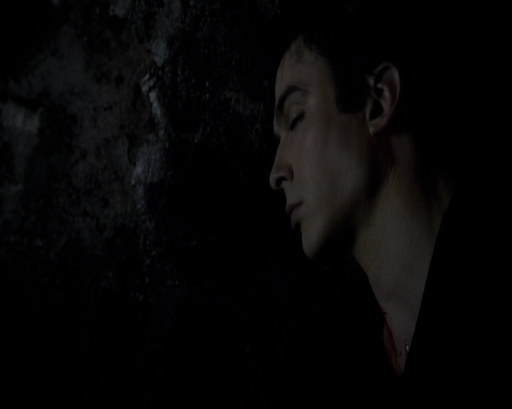 VampireDiariesWorld-dot-org_5x08DeadManOnCampus2308.jpg