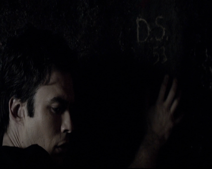 VampireDiariesWorld-dot-org_5x08DeadManOnCampus2323.jpg