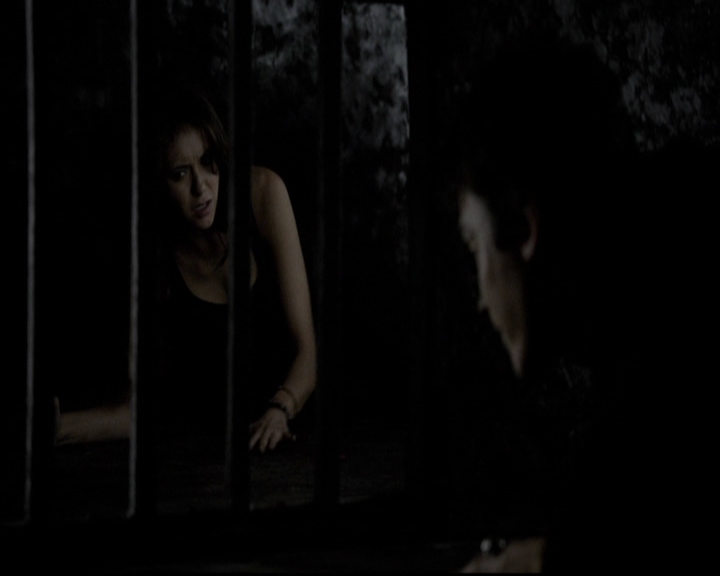 VampireDiariesWorld-dot-org_5x09TheCell0727.jpg
