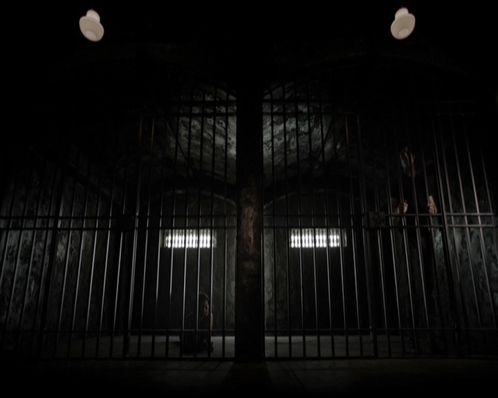 VampireDiariesWorld-dot-org_5x09TheCell0800.jpg