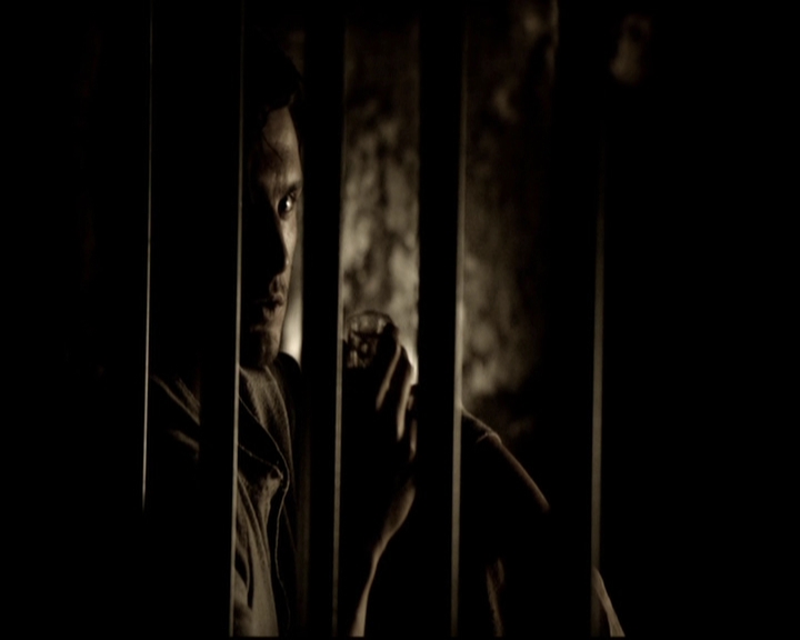 VampireDiariesWorld-dot-org_5x09TheCell0811.jpg