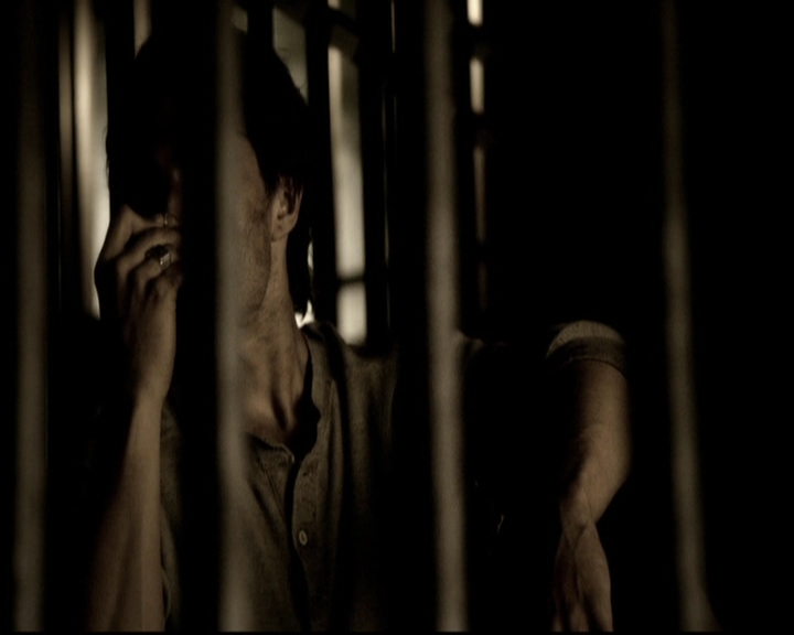 VampireDiariesWorld-dot-org_5x09TheCell0815.jpg