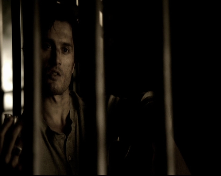 VampireDiariesWorld-dot-org_5x09TheCell0819.jpg