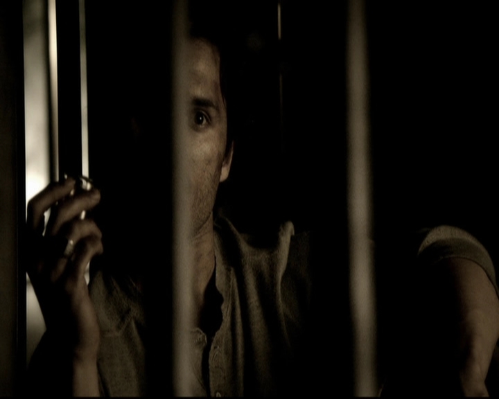 VampireDiariesWorld-dot-org_5x09TheCell0827.jpg