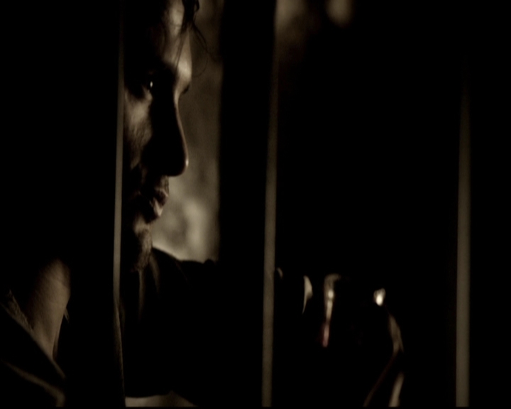 VampireDiariesWorld-dot-org_5x09TheCell0831.jpg