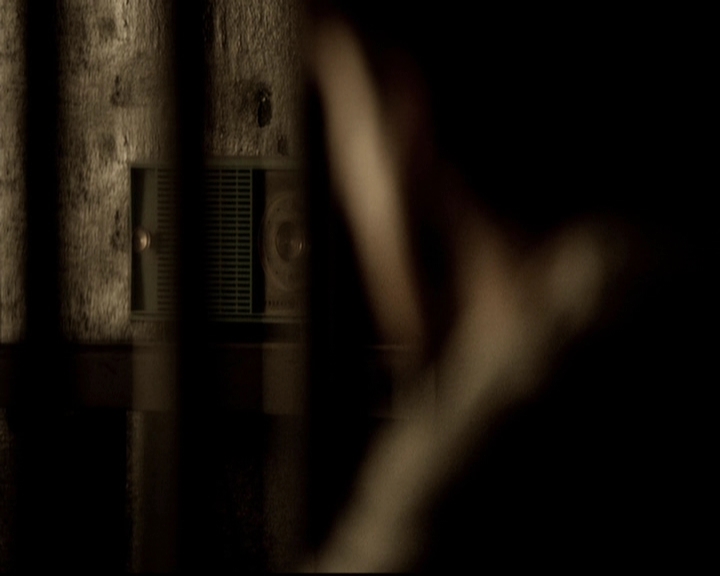 VampireDiariesWorld-dot-org_5x09TheCell1024.jpg