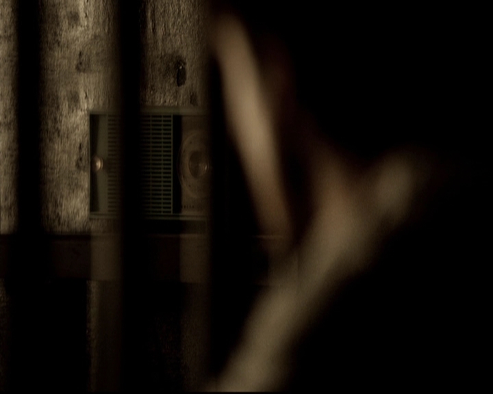 VampireDiariesWorld-dot-org_5x09TheCell1025.jpg