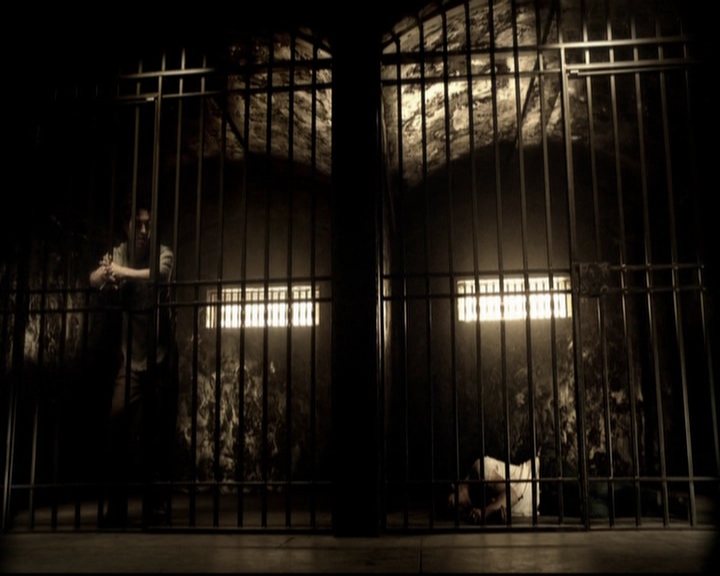 VampireDiariesWorld-dot-org_5x09TheCell1030.jpg