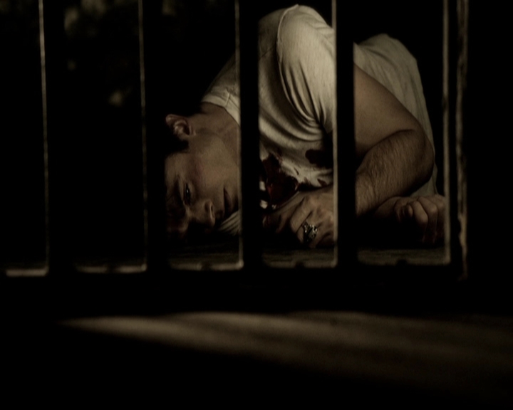 VampireDiariesWorld-dot-org_5x09TheCell1067.jpg VampireDiariesWorld-dot-org_5x09TheCell1067.jpg