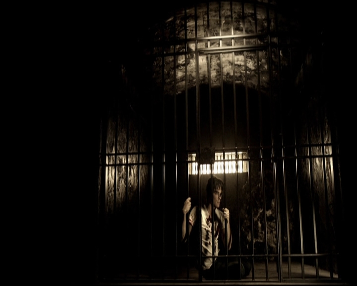 VampireDiariesWorld-dot-org_5x09TheCell1216.jpg