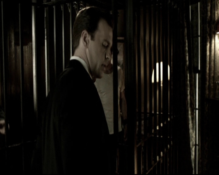 VampireDiariesWorld-dot-org_5x09TheCell1314.jpg