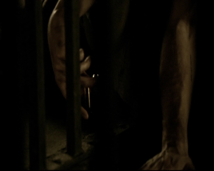 VampireDiariesWorld-dot-org_5x09TheCell1411.jpg