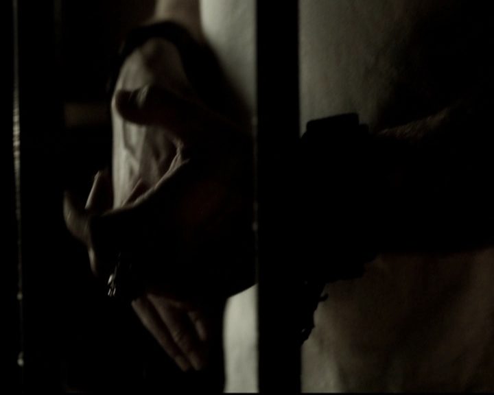 VampireDiariesWorld-dot-org_5x09TheCell1617.jpg
