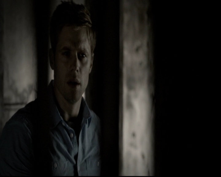 VampireDiariesWorld-dot-org_5x09TheCell1972.jpg