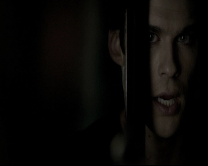 VampireDiariesWorld-dot-org_5x09TheCell1980.jpg