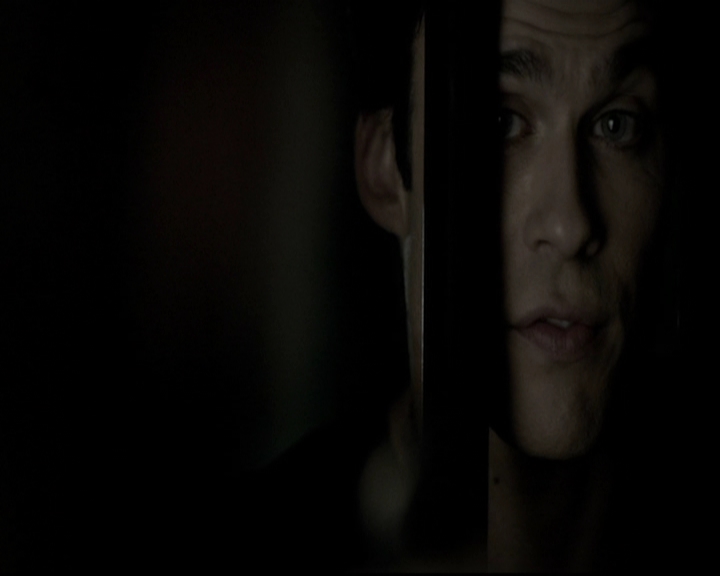 VampireDiariesWorld-dot-org_5x09TheCell1981.jpg