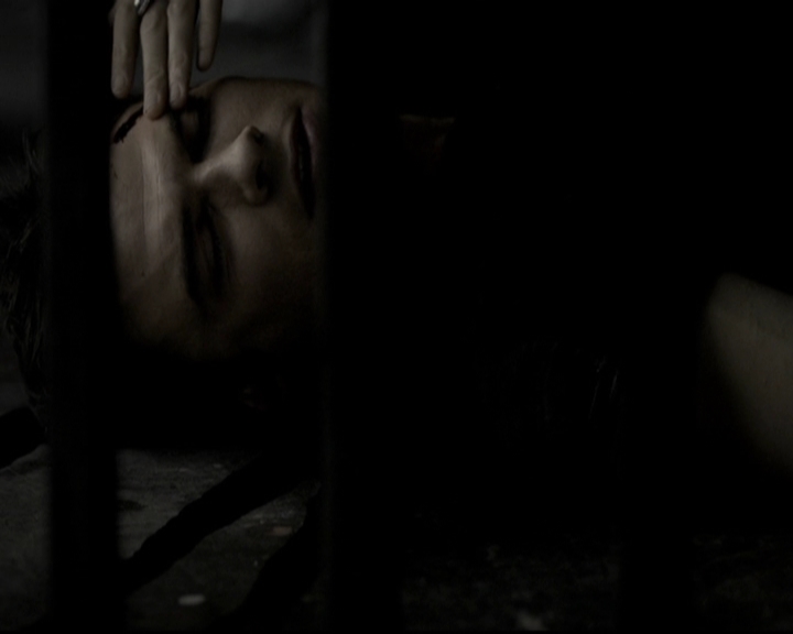 VampireDiariesWorld-dot-org_5x09TheCell2256.jpg