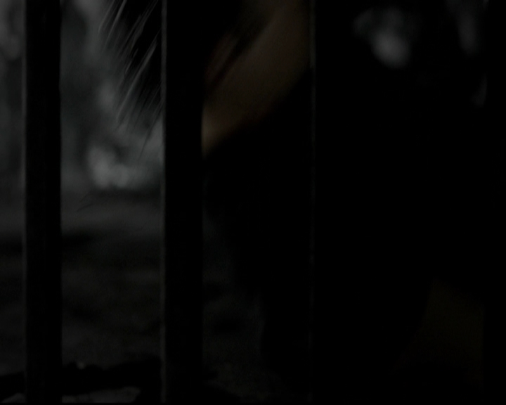 VampireDiariesWorld-dot-org_5x09TheCell2269.jpg