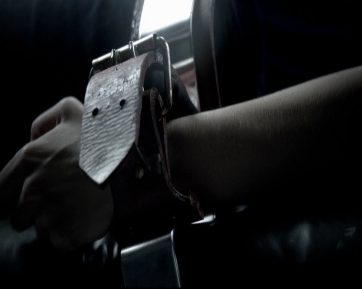 VampireDiariesWorld-dot-org_5x09TheCell2290.jpg