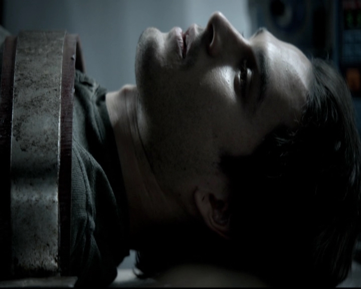 VampireDiariesWorld-dot-org_5x09TheCell2307.jpg