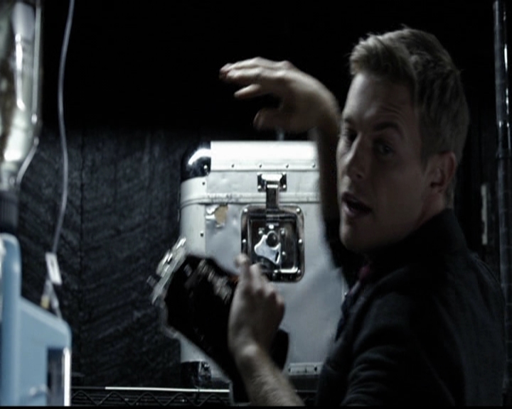 VampireDiariesWorld-dot-org_5x10FiftyShadesOfGrayson0560.jpg