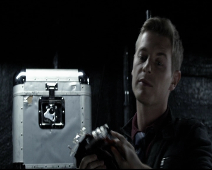 VampireDiariesWorld-dot-org_5x10FiftyShadesOfGrayson0561.jpg